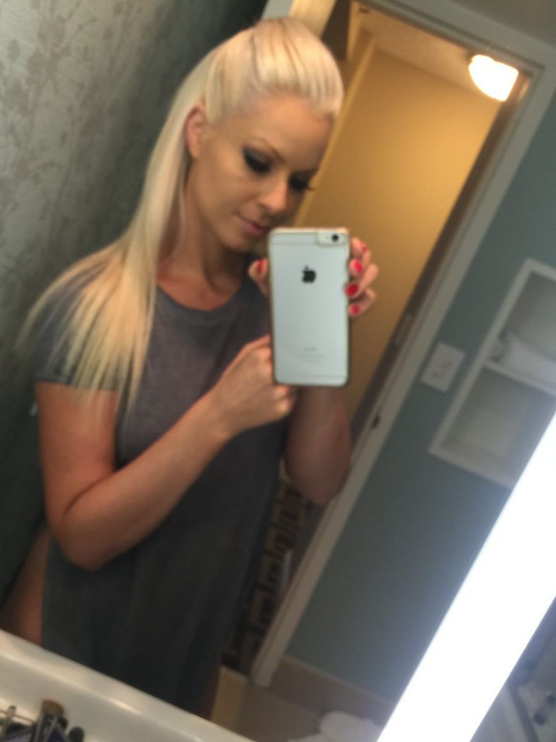 Nackt  Maryse Mizanin Carina Zavline