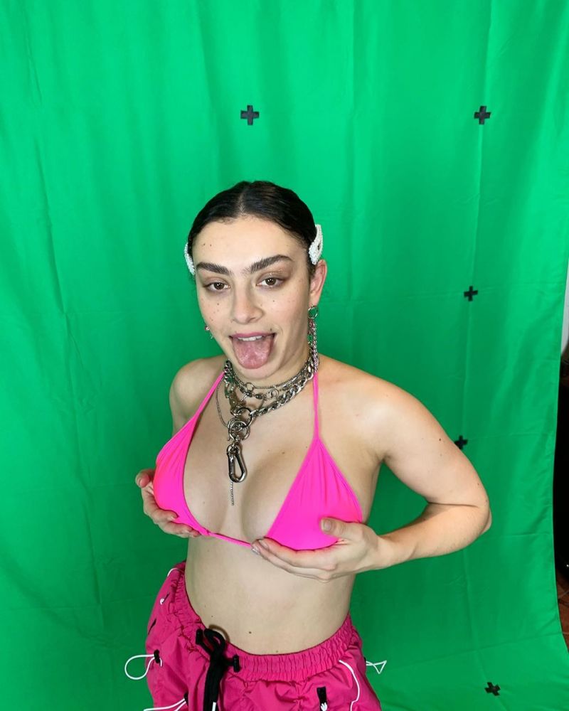 Charli Xcx Boobs