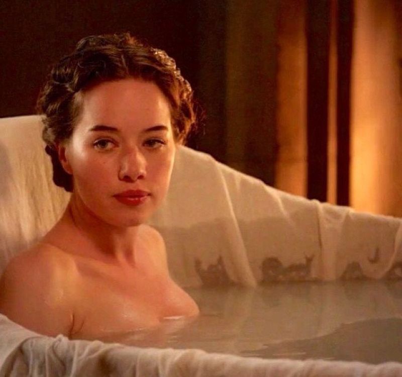 Anna Popplewell Nude and Sexy Photo Collection. 