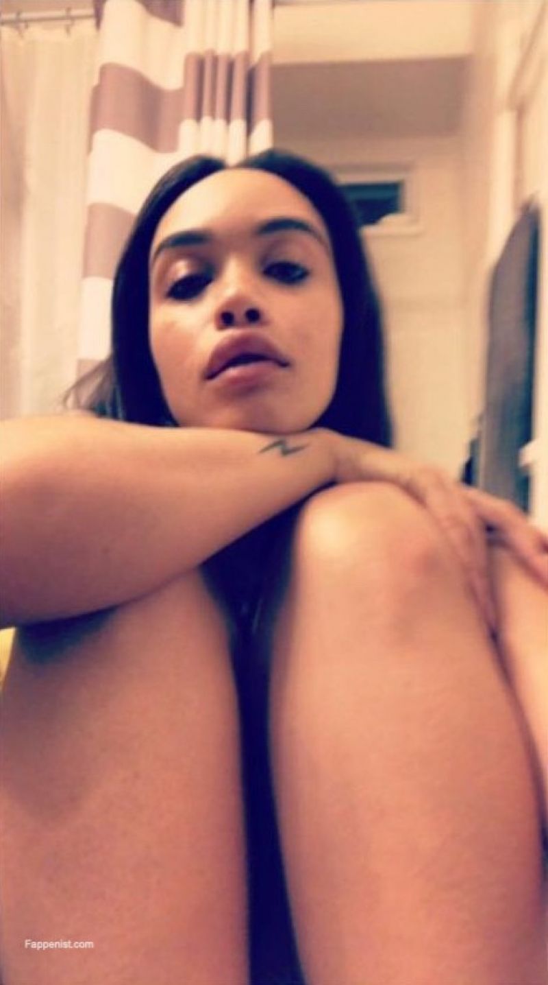 Cleopatra Coleman Tits