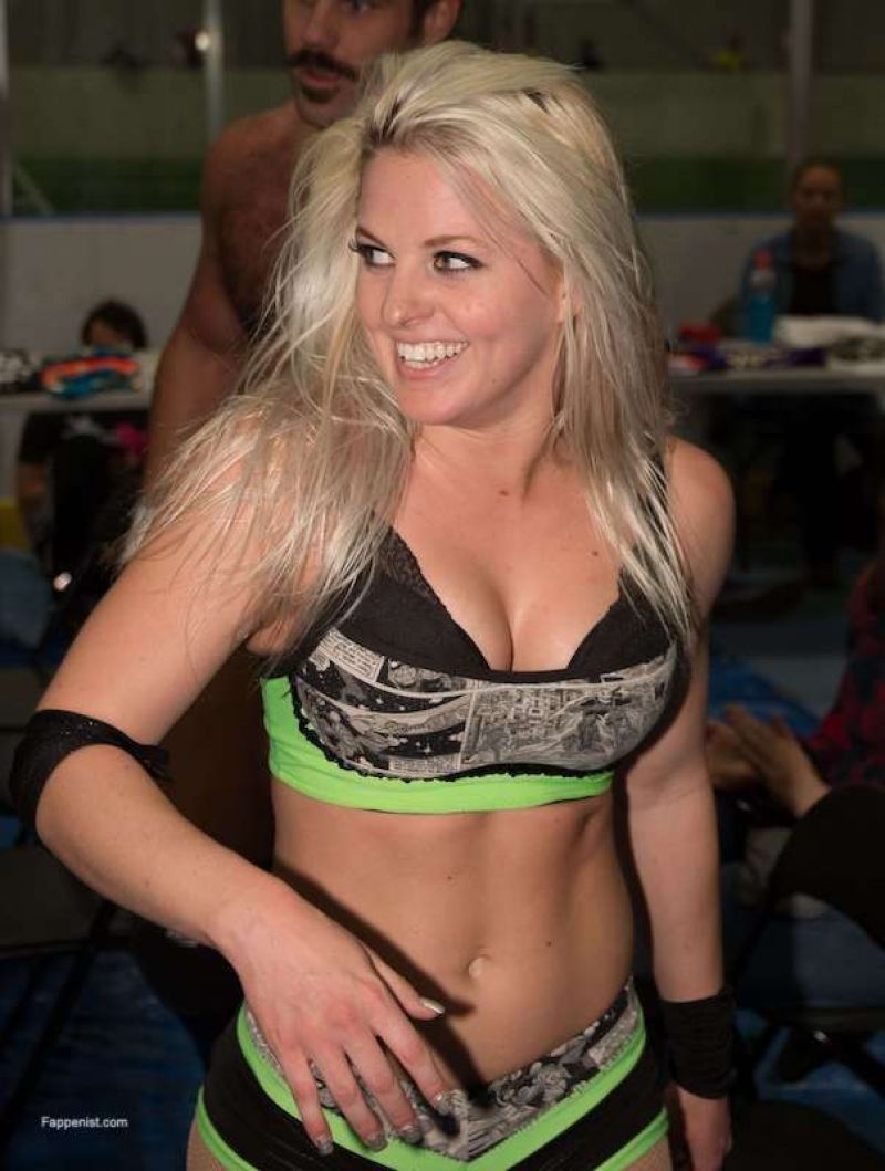 Candice LeRae Sexy Tits and Ass Photo Collection - Fappenist