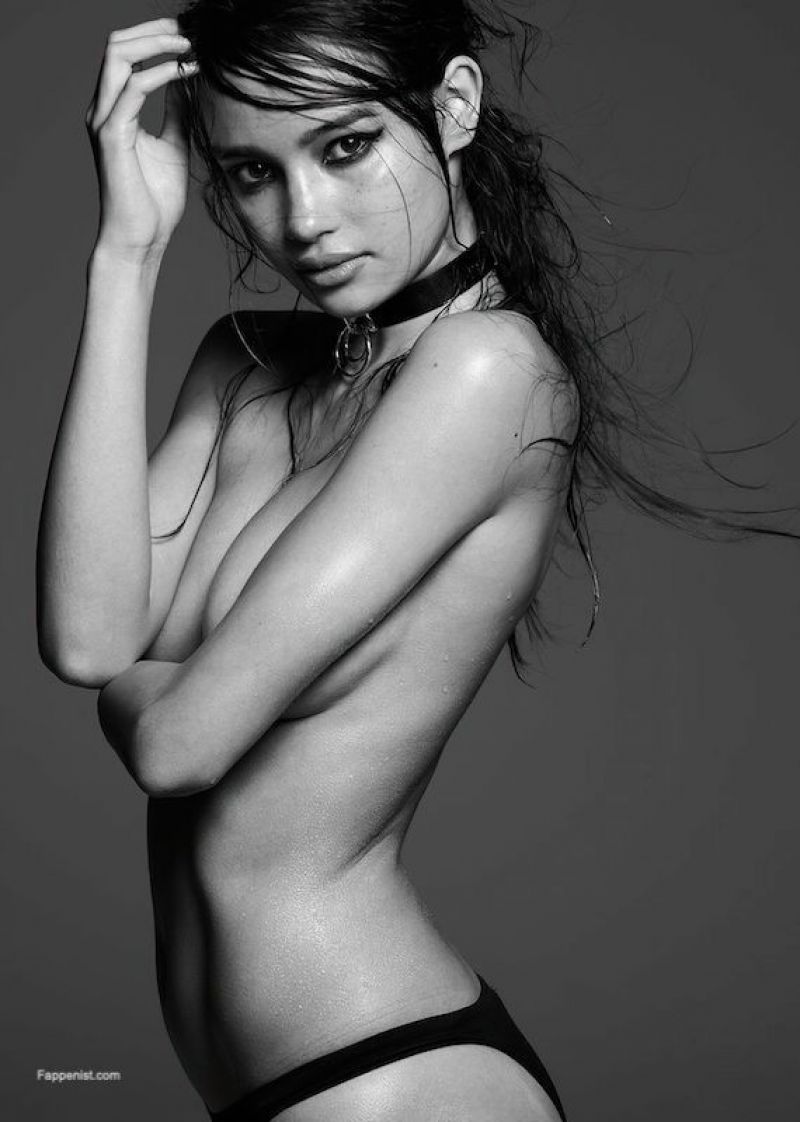 Kelsey Merritt Nude and Sexy Photo Collection. 