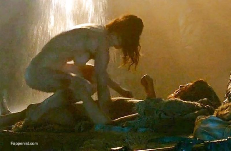 Rose Leslie Nude Photo Collection. 