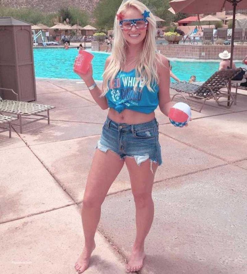 Tomi Lahren Tits