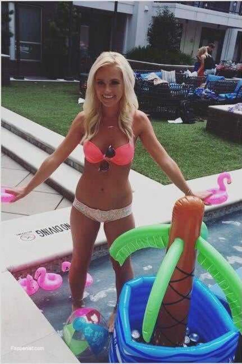 Tomi Lahren Tits