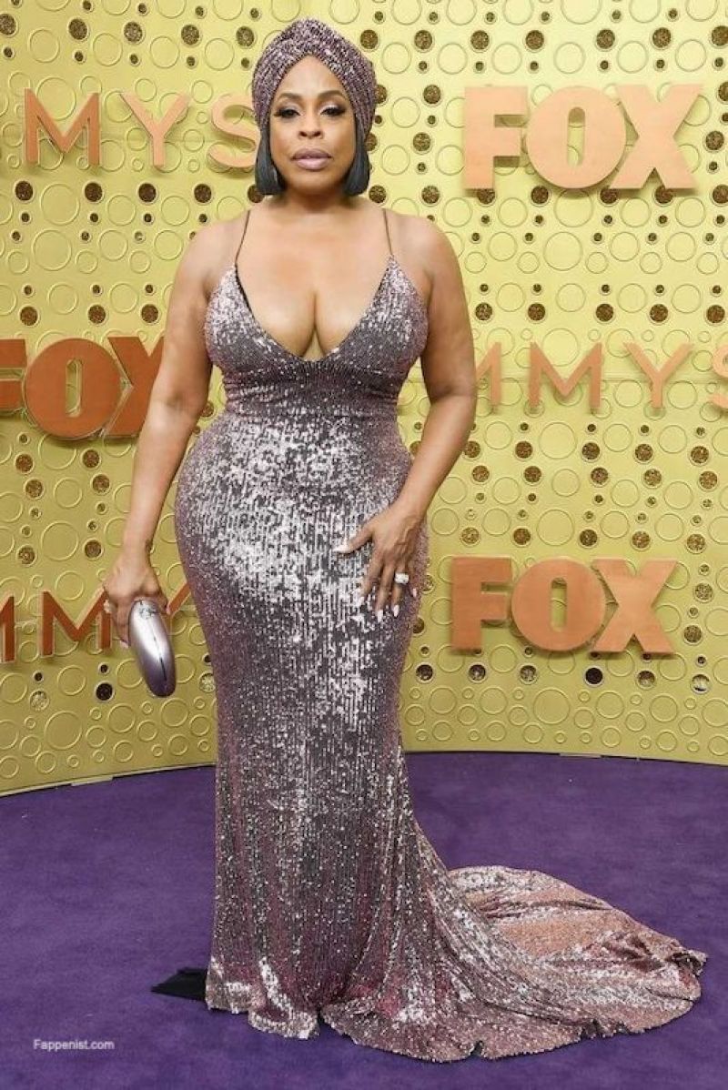 Niecy Nash Nude and Sexy Photo Collection. 