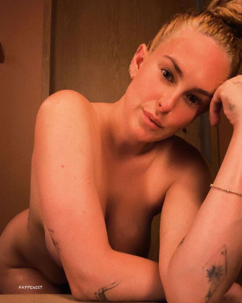 Rumer Willis nude new photo posing fully naked at home showing off her topl...