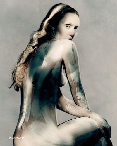 Miley Cyrus Nude and Sexy Bodypaint