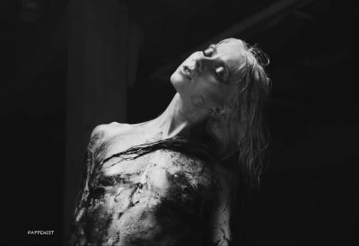 Taylor Momsen Nude Music Video