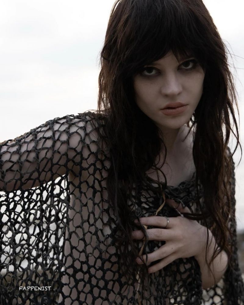 Sophie thatcher nipple