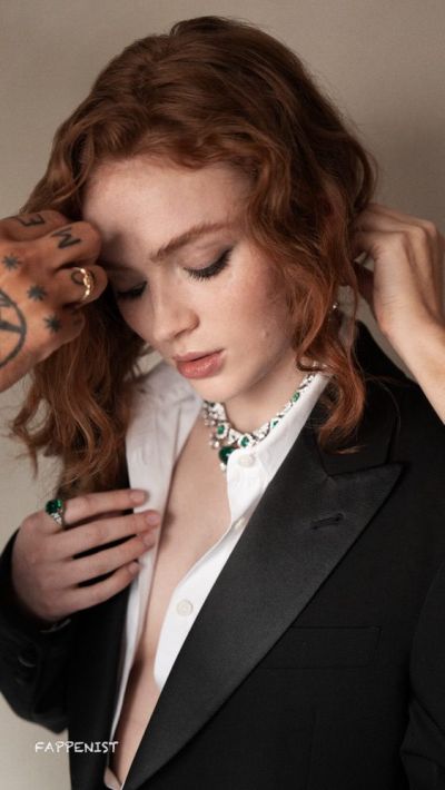 Sadie Sink Tits