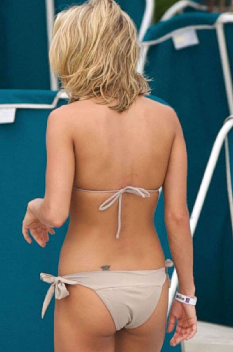 Carrie underwood in panties