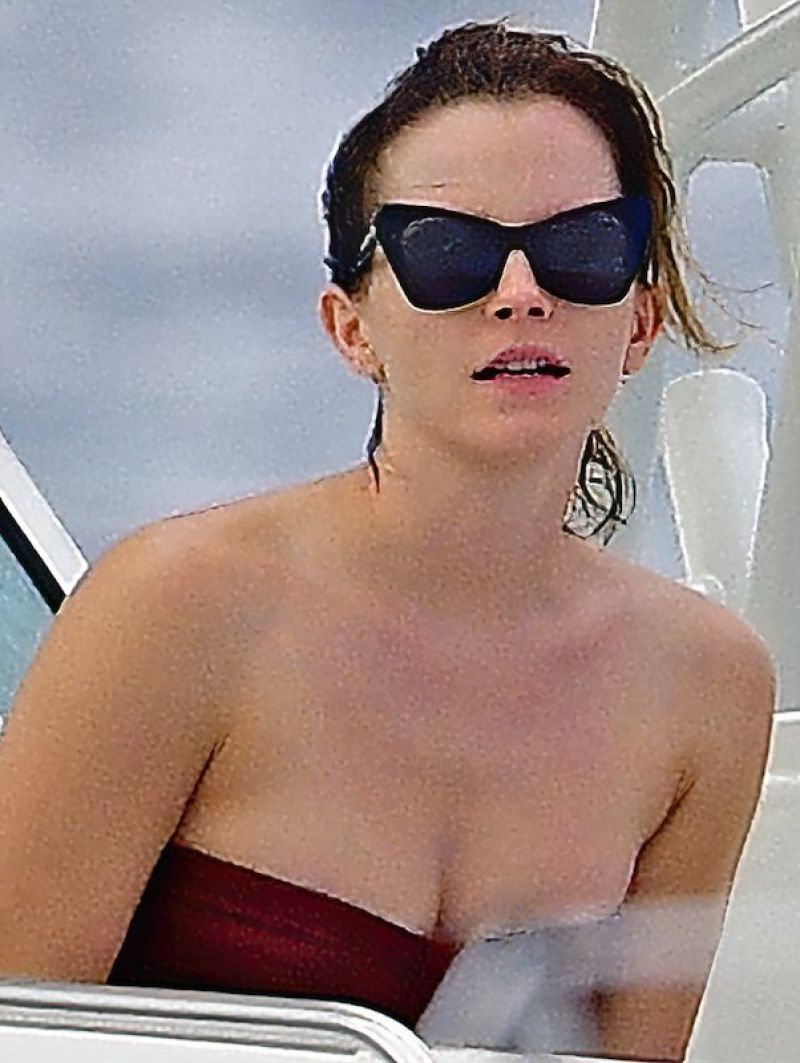Emma Watson Tits and Ass - Fappenist