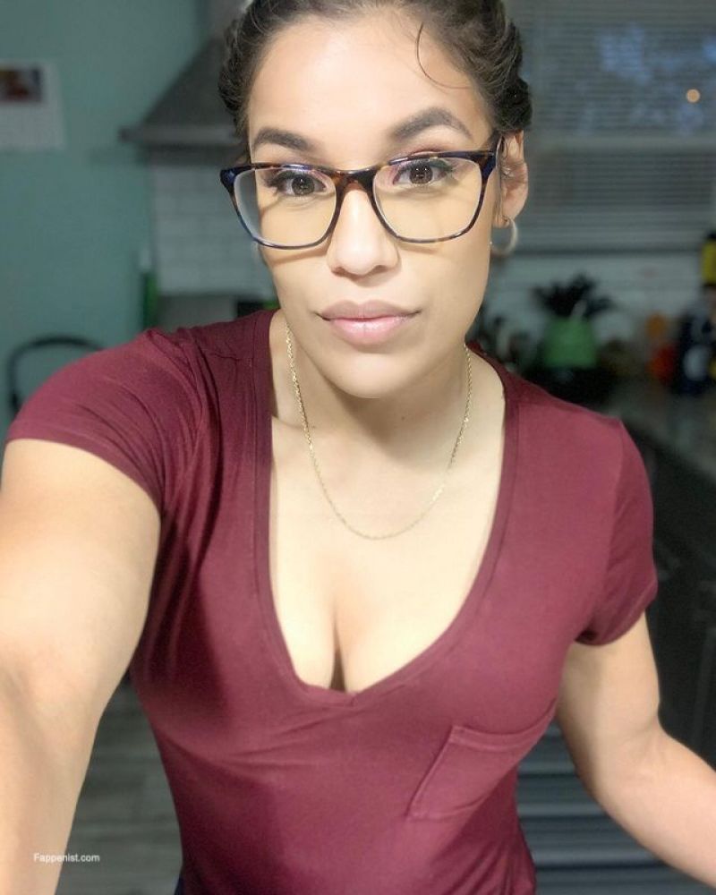 Julianna Pena Nude and Sexy Photo Collection. 