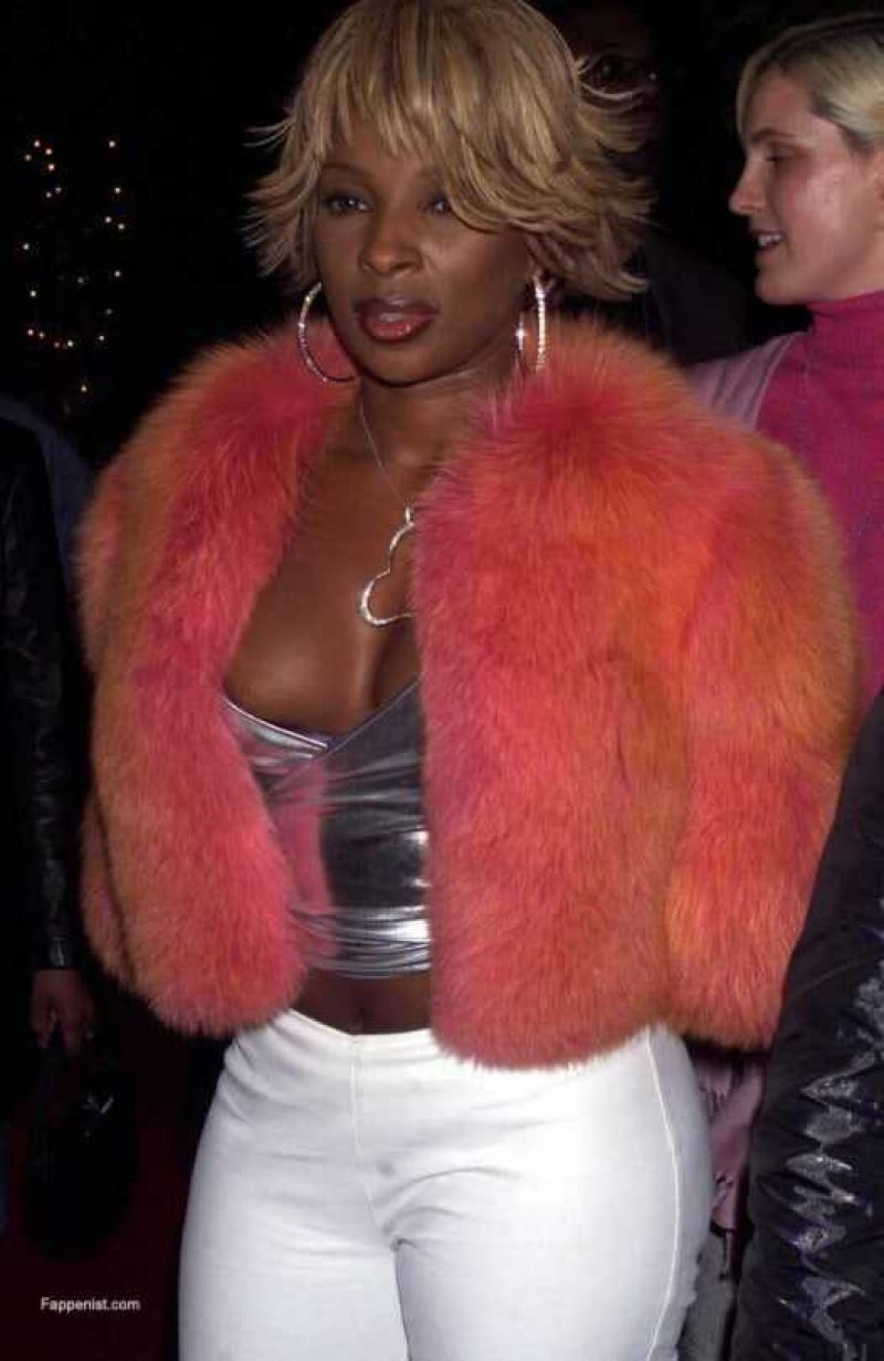Mary J. Blige Nude and Sexy Photo Collection. 