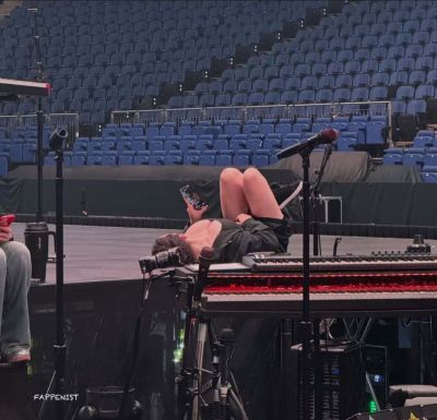 Billie Eilish Big Tits Behind The Scenes