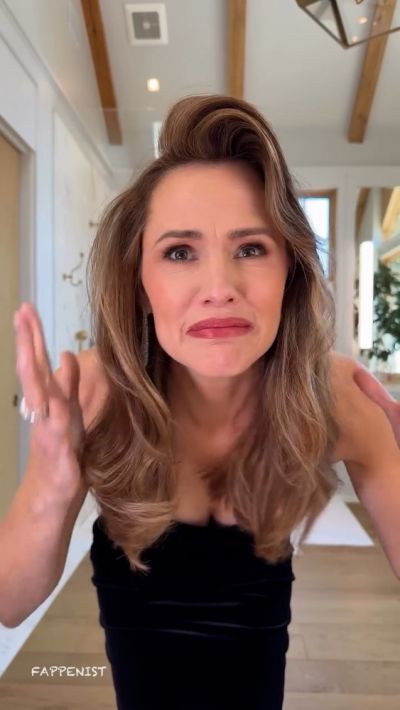 Jennifer Garner Tits Bent Over