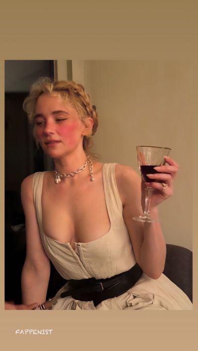 Haley Bennett Christmas Tits