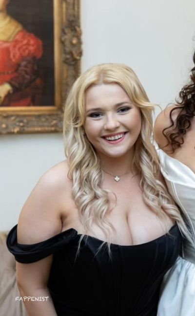 Abigail Breslin Tits