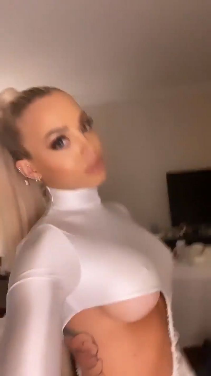 Tammy Hembrow Nip Slip