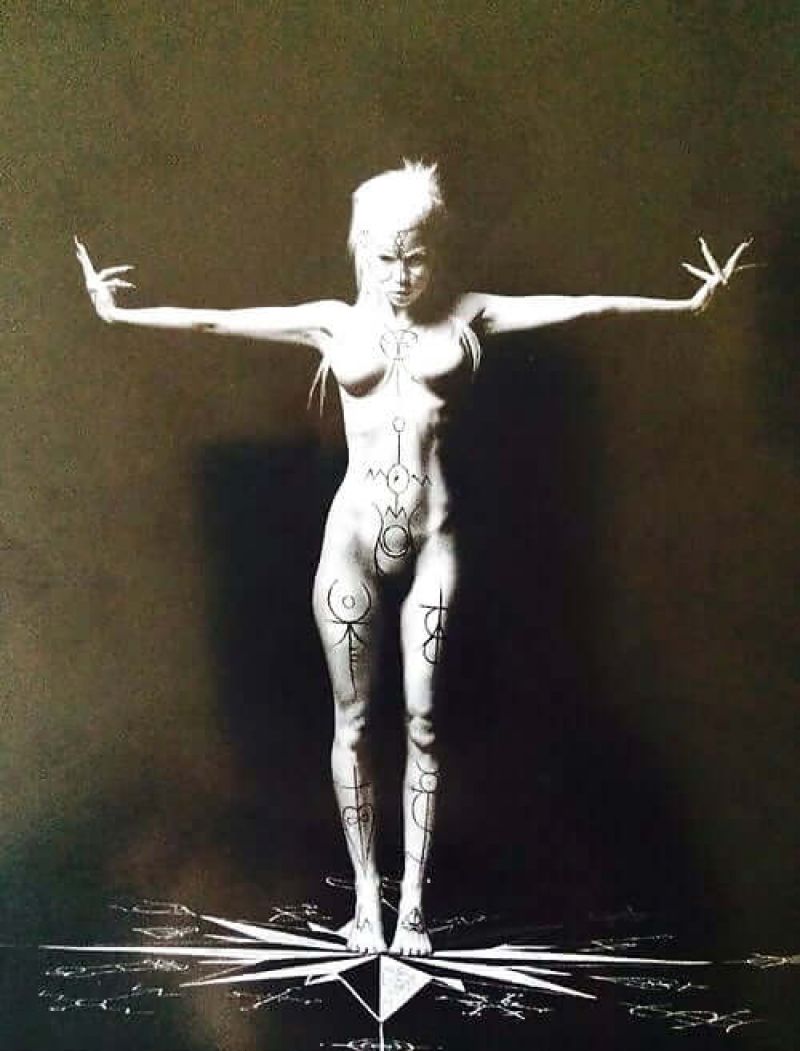 Yolandi Visser Nude Photo Collection. 