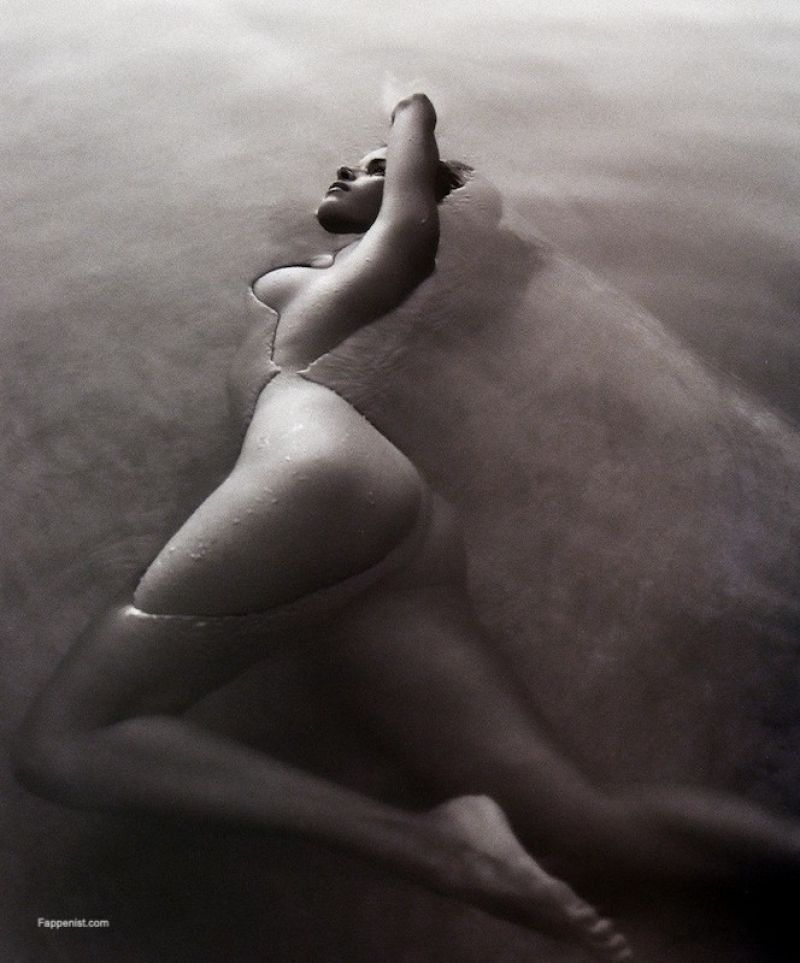 Patricia Velasquez Nude Photo Collection. 