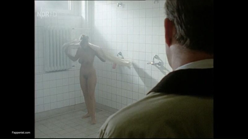 Sophie schütt nackt gif - 🧡 Lucy Lawless Nude - Spartacus: Blood and Sand ...