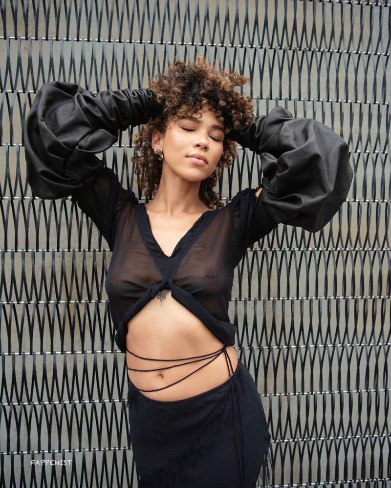 Alexandra shipp desnuda
