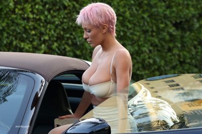 Bianca Censori Big Tits Bra in Public