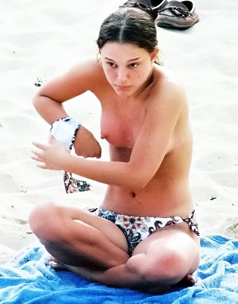 Natalie Portman Nude Caught Topless. 