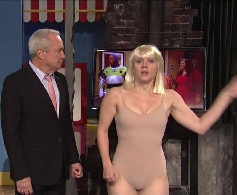 Kate mckinnon nip slip