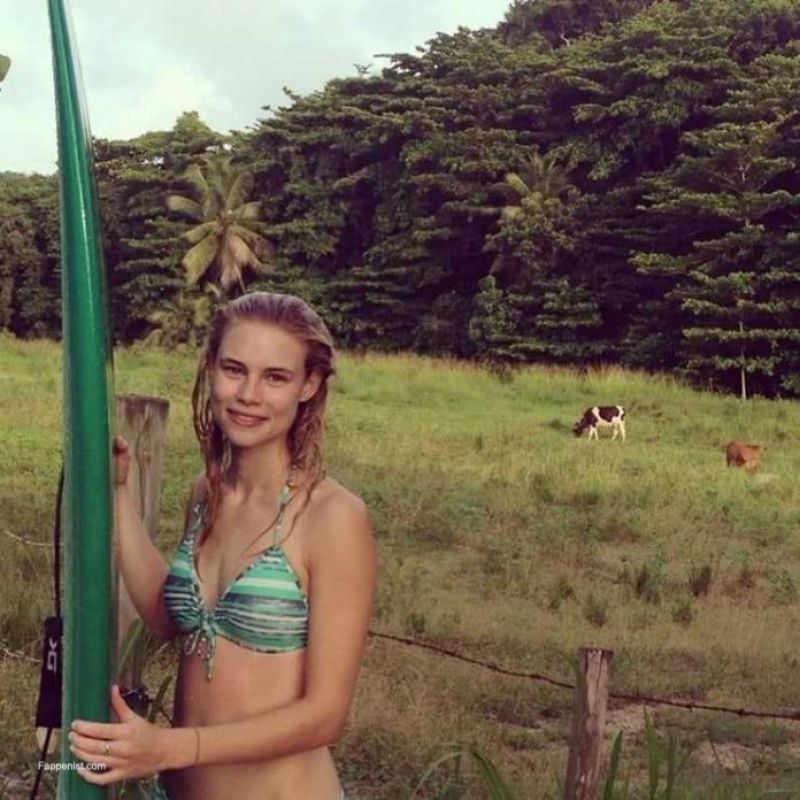 Lucy Fry Nude and Sexy Photo Collection. 