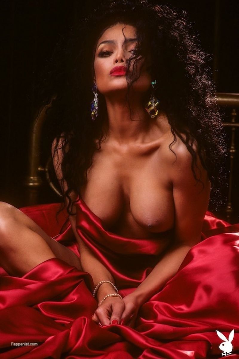 La Toya Jackson Nude Photo Collection. 