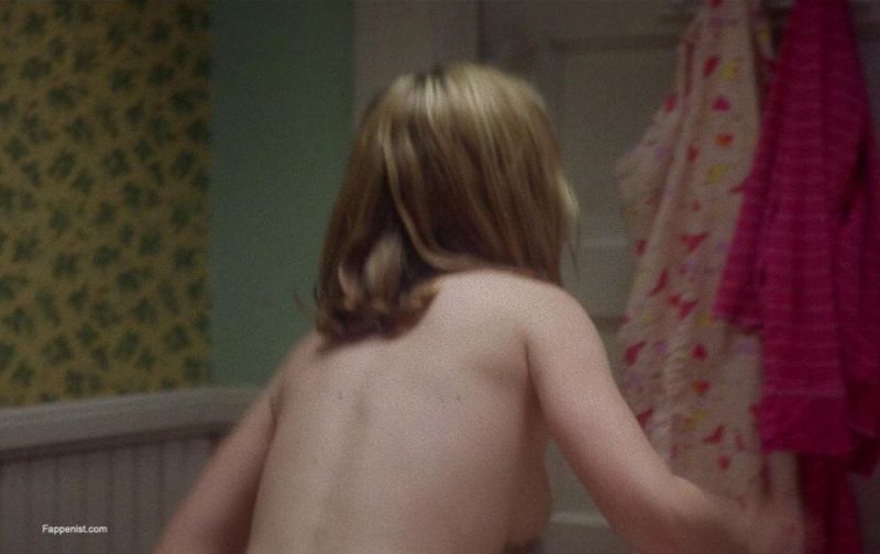 Julia Stiles Nude Photo Collection. 