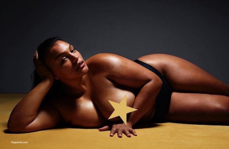 Paloma Elsesser Nude Photo Collection. 