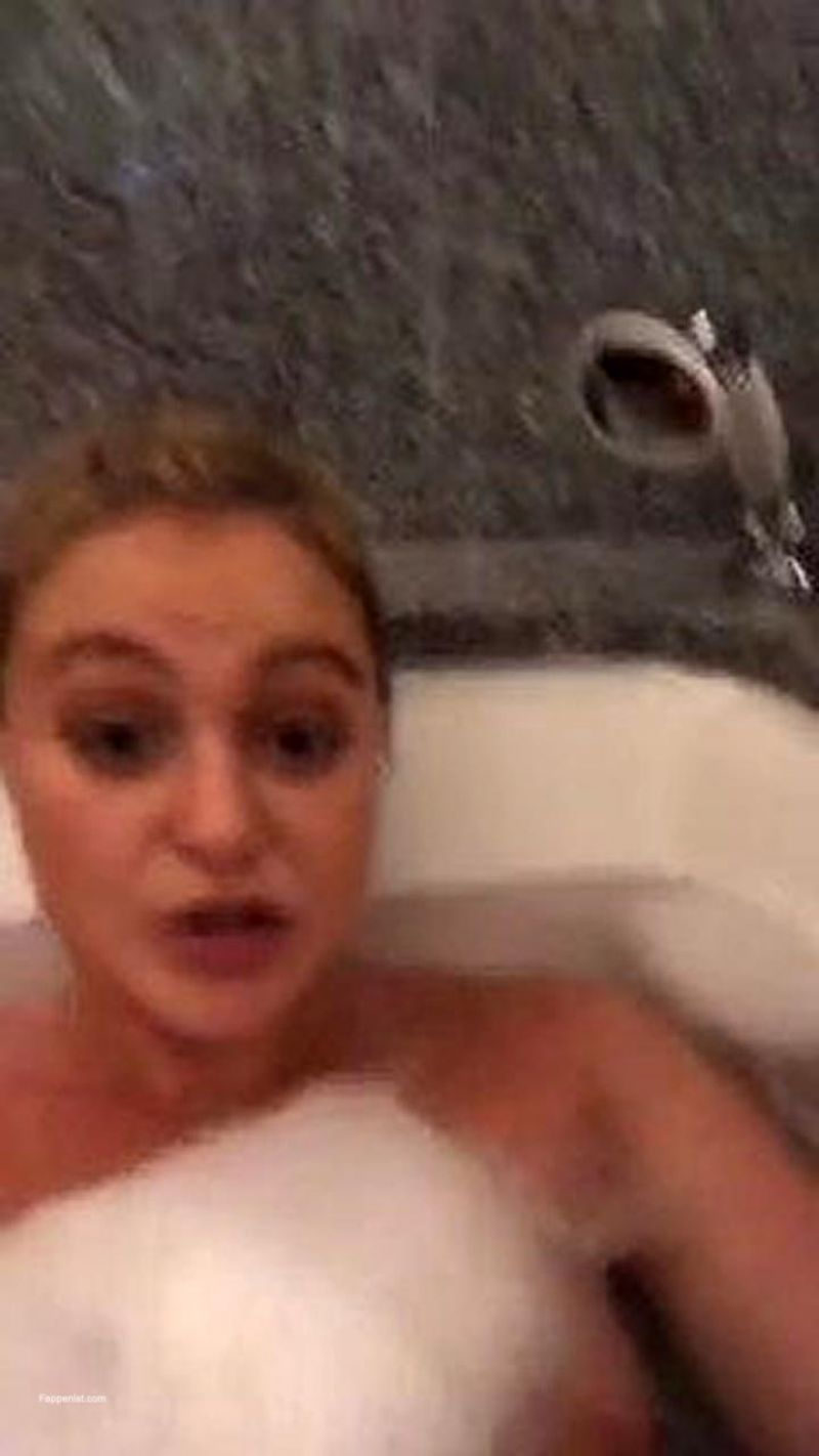 Iskra Lawrence Nude Pics