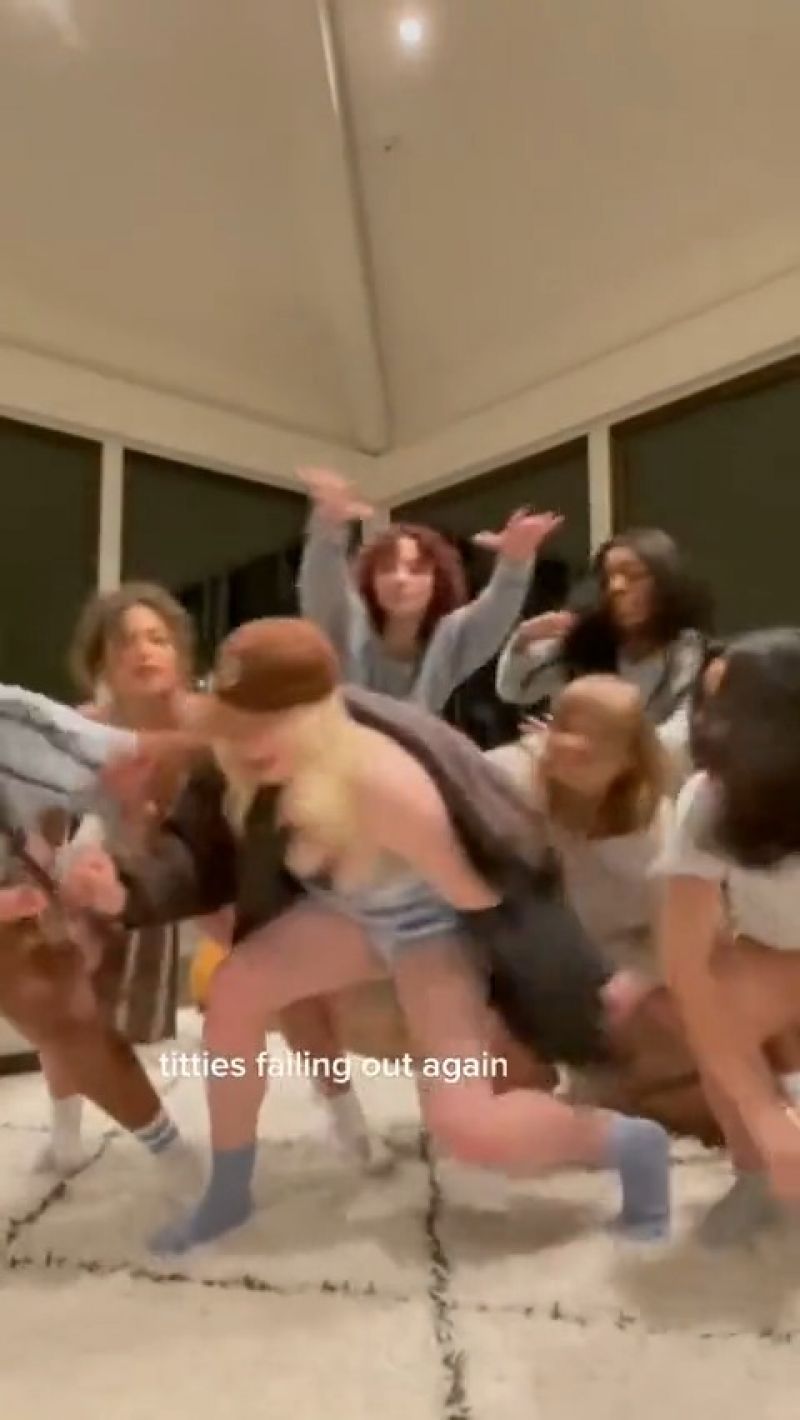 Billie eilish wardrobe malfunction uncensored