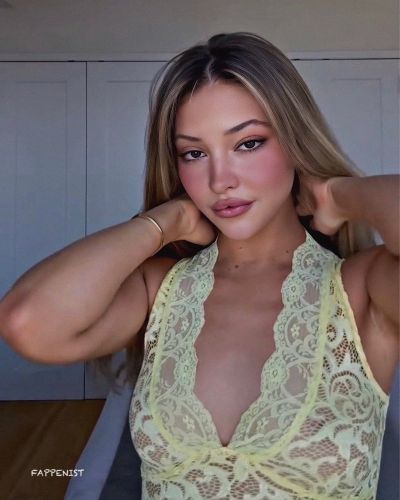 Madelyn Cline Nipples