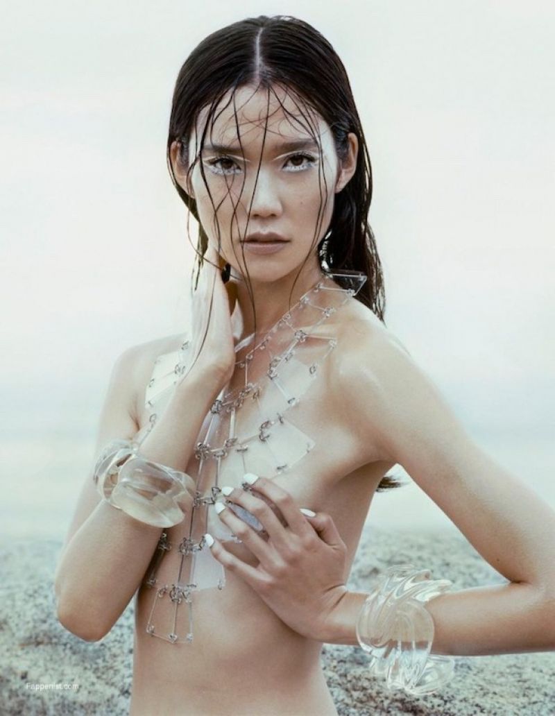 Tao Okamoto Nude Photo Collection. 