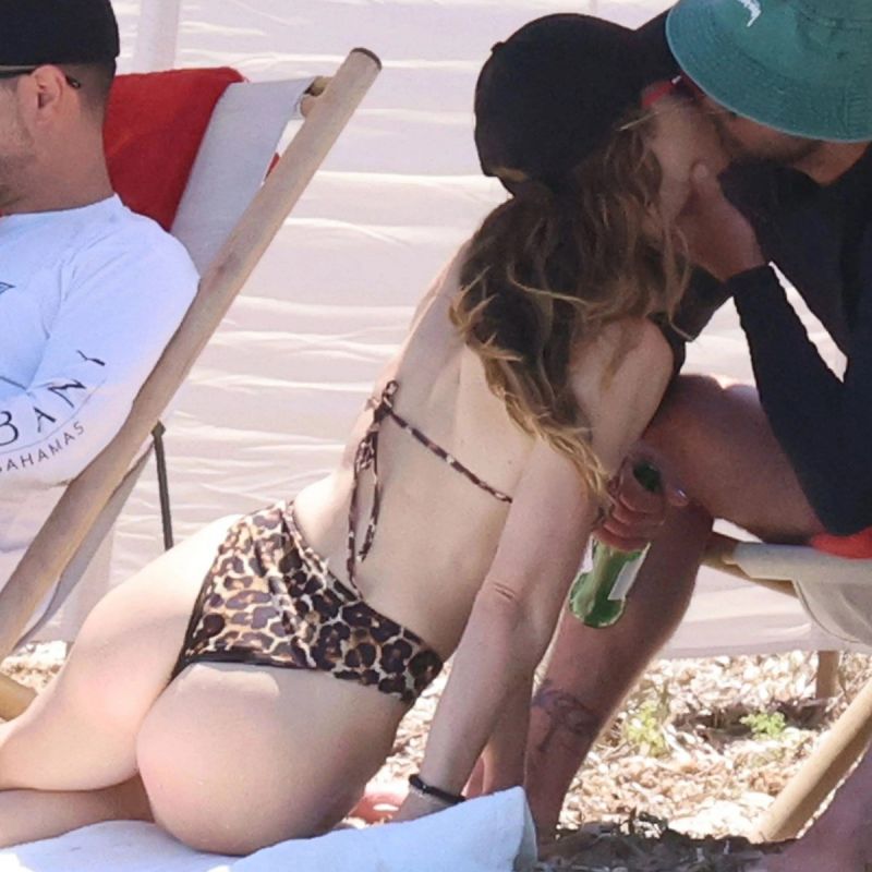 Jessica Biel Nude Beach - Jessica Biel Sexy Ass Thong Bikini - Fappenist