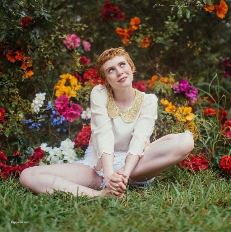 Sophia Lillis Sexy Tits and Ass Photo Collection. 