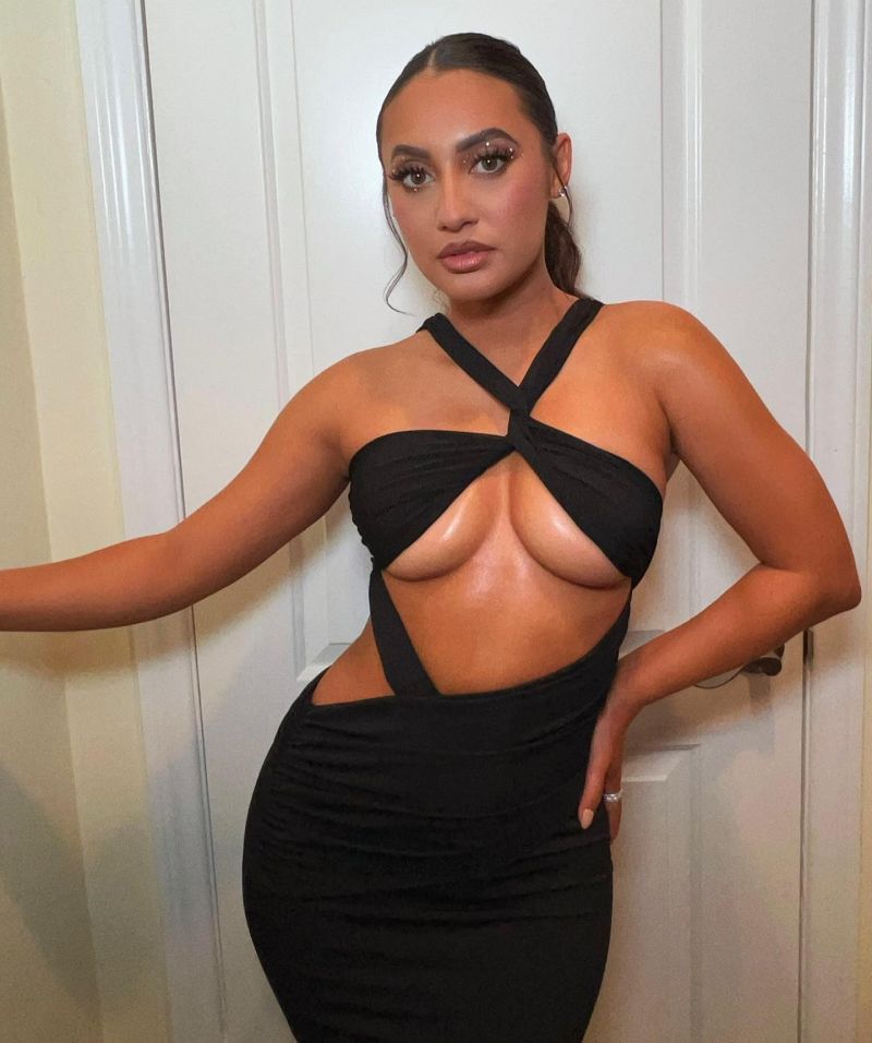 Francia Raisa Tits. 