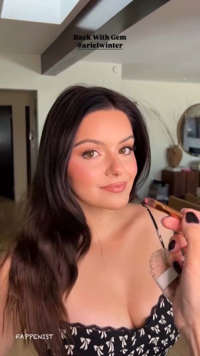 Ariel Winter Tits