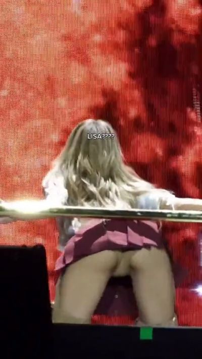 Blackpink Lisa Flashing her Ass