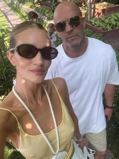 Rosie Huntington-Whiteley Nipples on Vacation