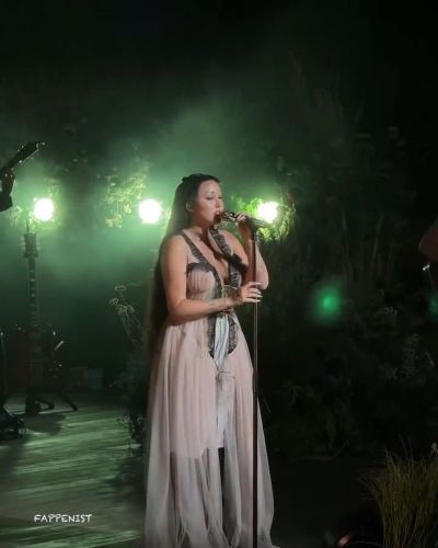 Noah Cyrus Big Tits Nipples