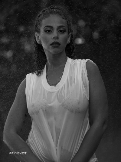 Samantha Irvin Wet Big Tits Nipples