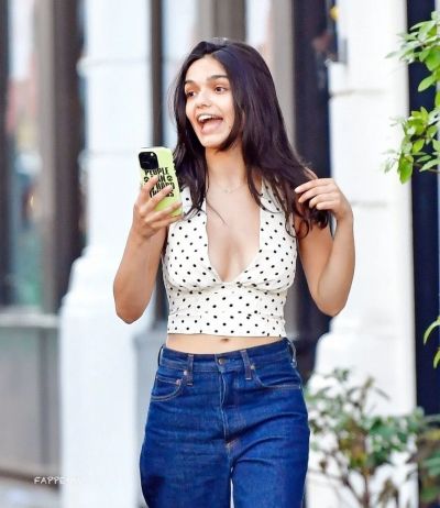 Rachel Zegler Tits Paparazzi Shots