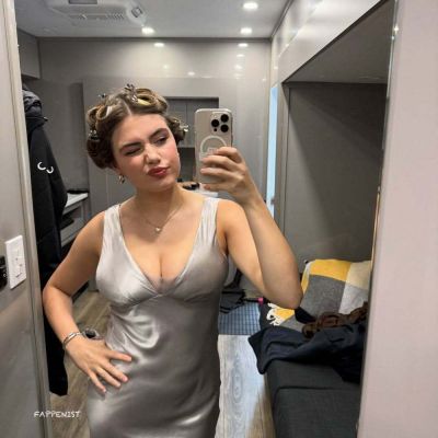Ella Bright Tits in Her Trailer