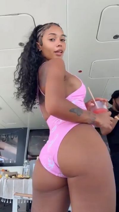 Coi Leray Sexy Ass Twerking On a Boat
